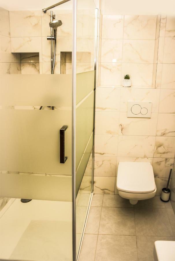 Centrum Apartman Cegled Bagian luar foto