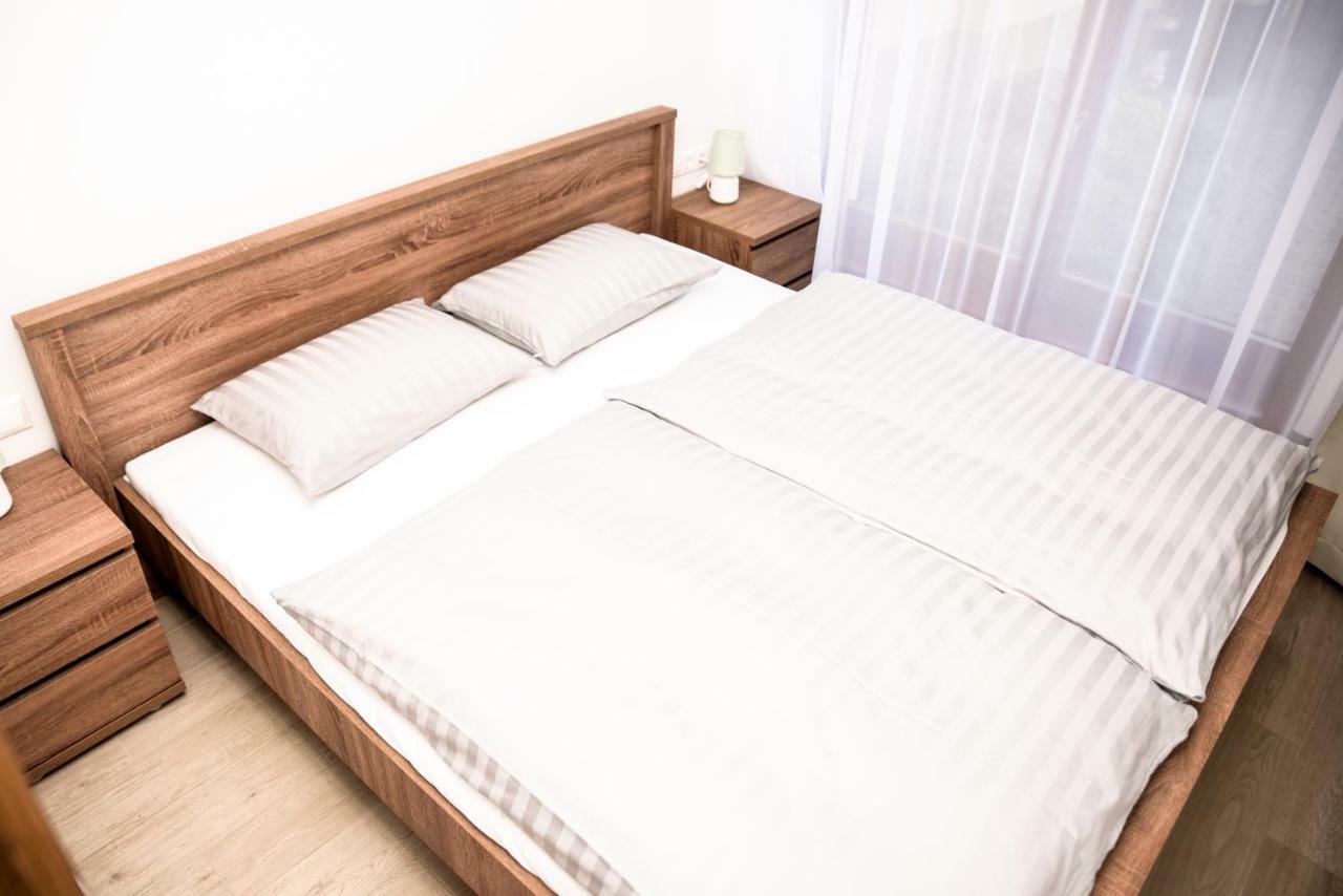 Centrum Apartman Cegled Bagian luar foto