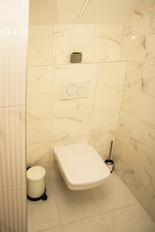 Centrum Apartman Cegled Bagian luar foto