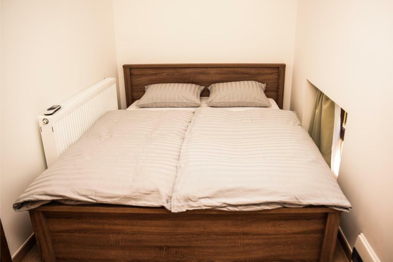 Centrum Apartman Cegled Bagian luar foto